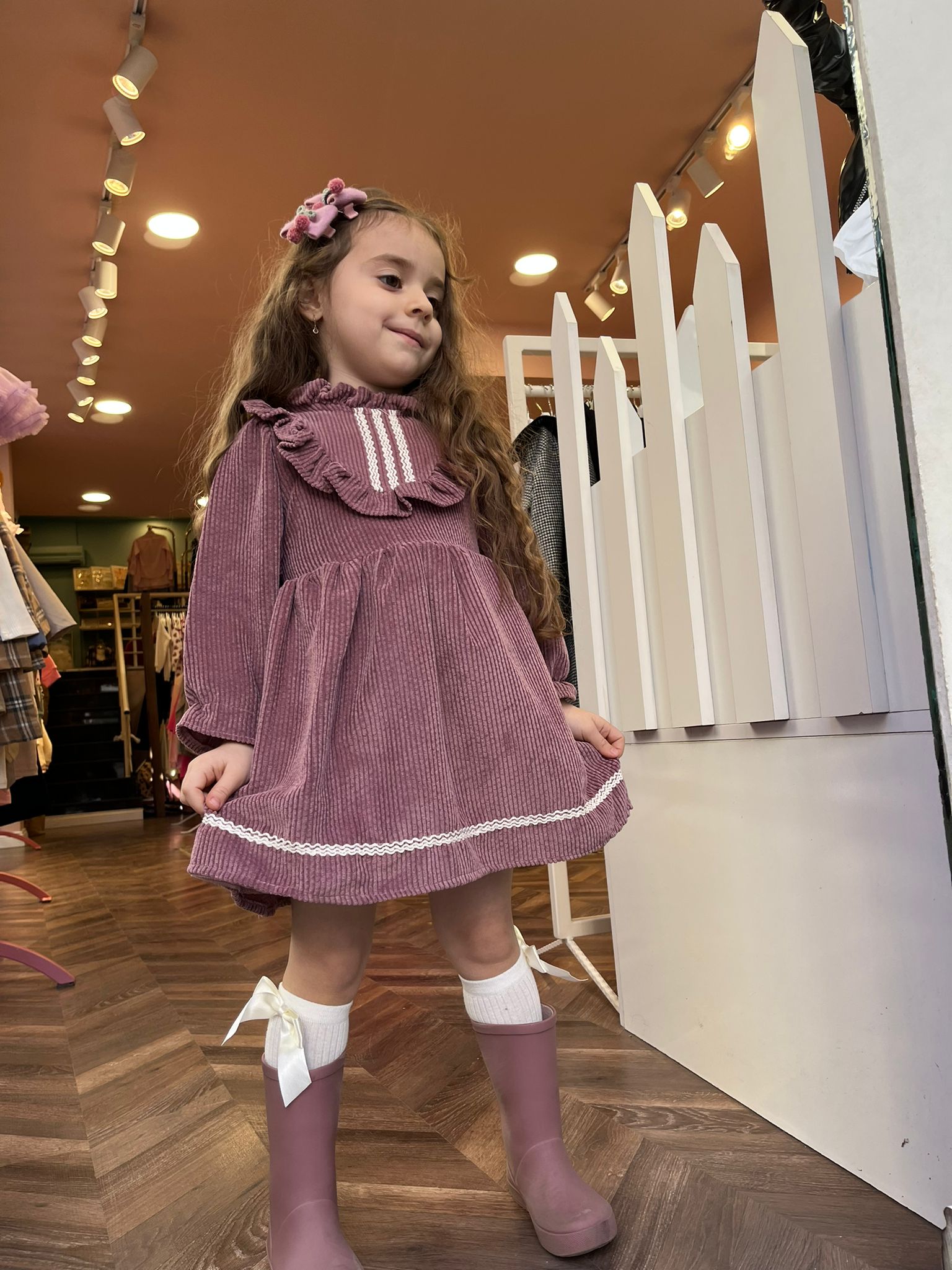 Önü Fırfır ve İşleme Detaylı Kadife Elbise Mürdüm