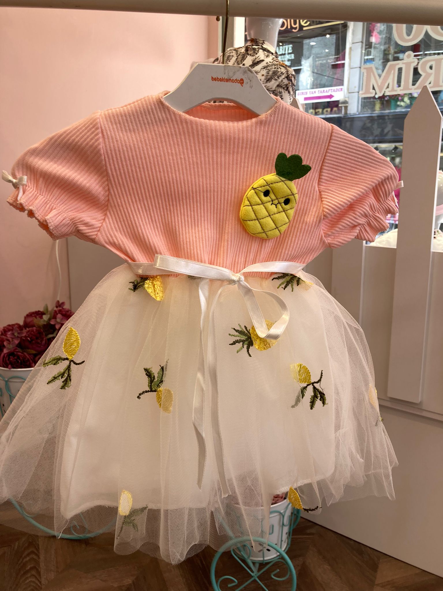 Limon İşlemeli Beli Ve Kolu Lastikli Altı Tül Elbise Pembe