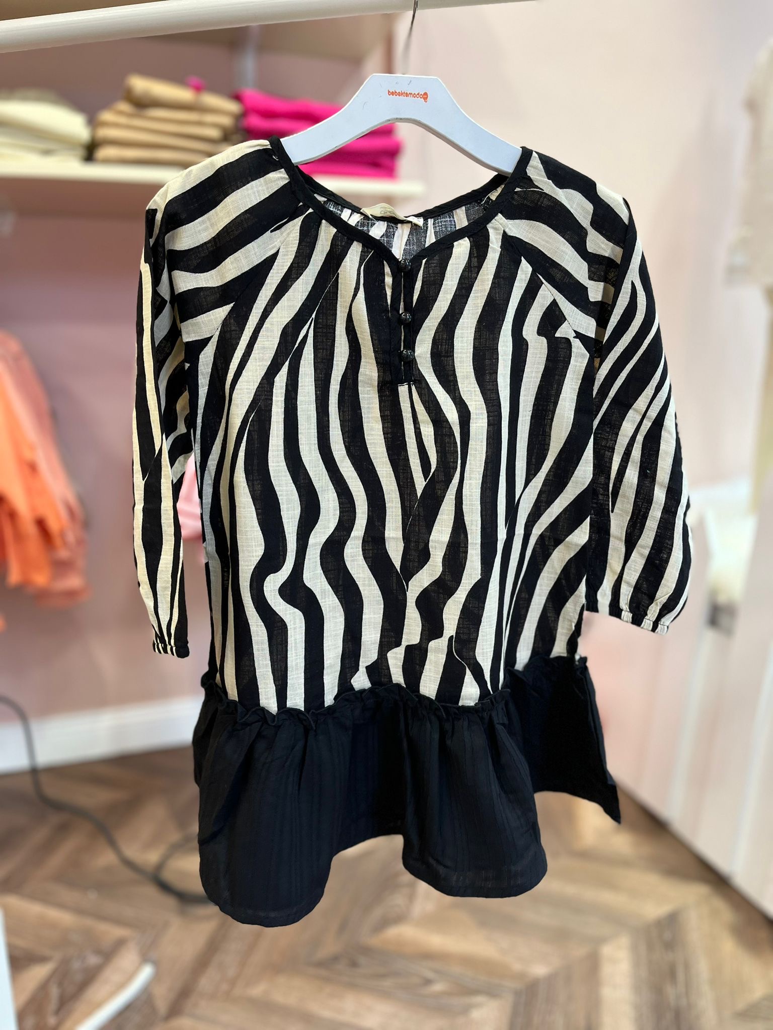 Zebra Desenli Fırfırlı Elbise Siyah