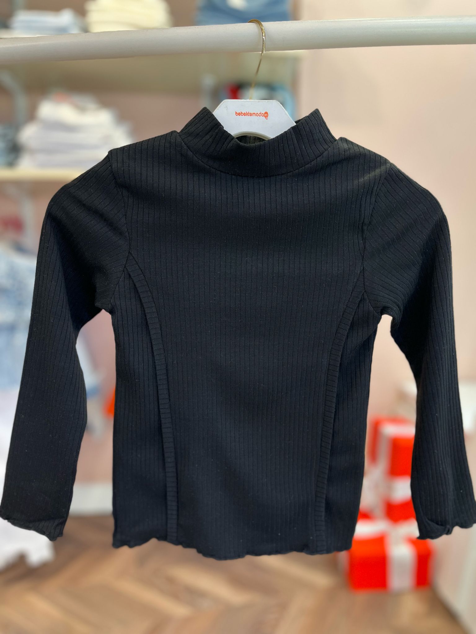 ŞERİT DETAYLI YARIM BALIKÇI BLUZ Siyah