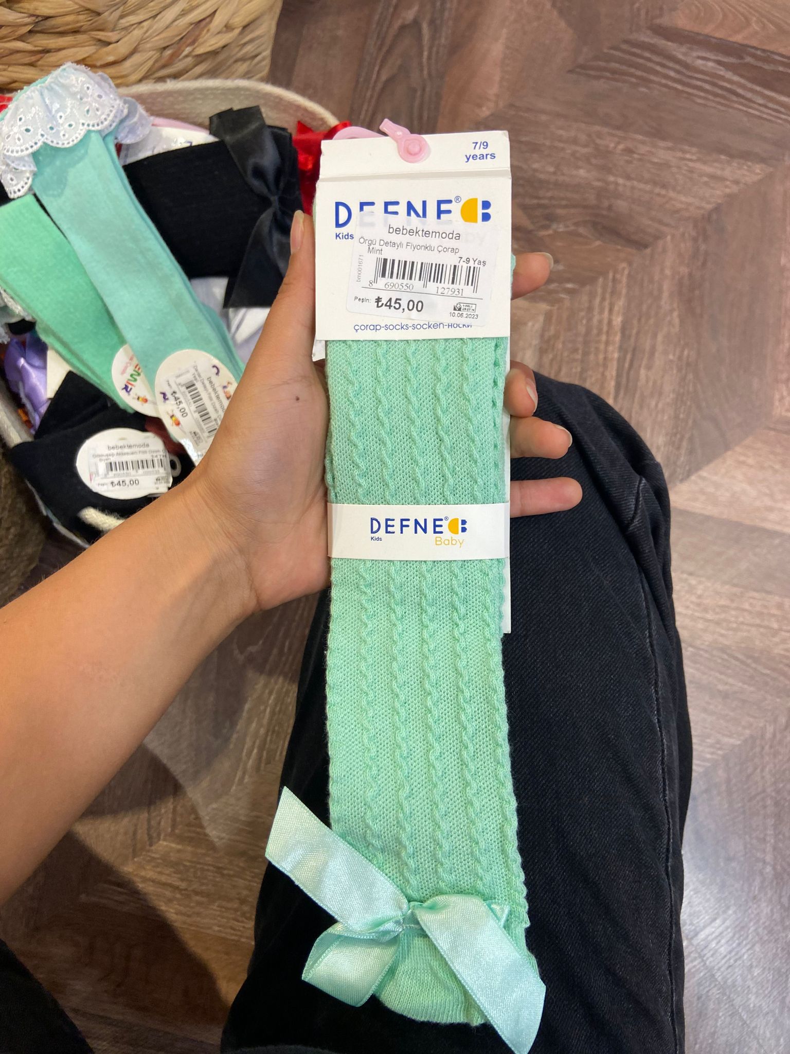 Örgü Detaylı Fiyonklu Çorap Mint