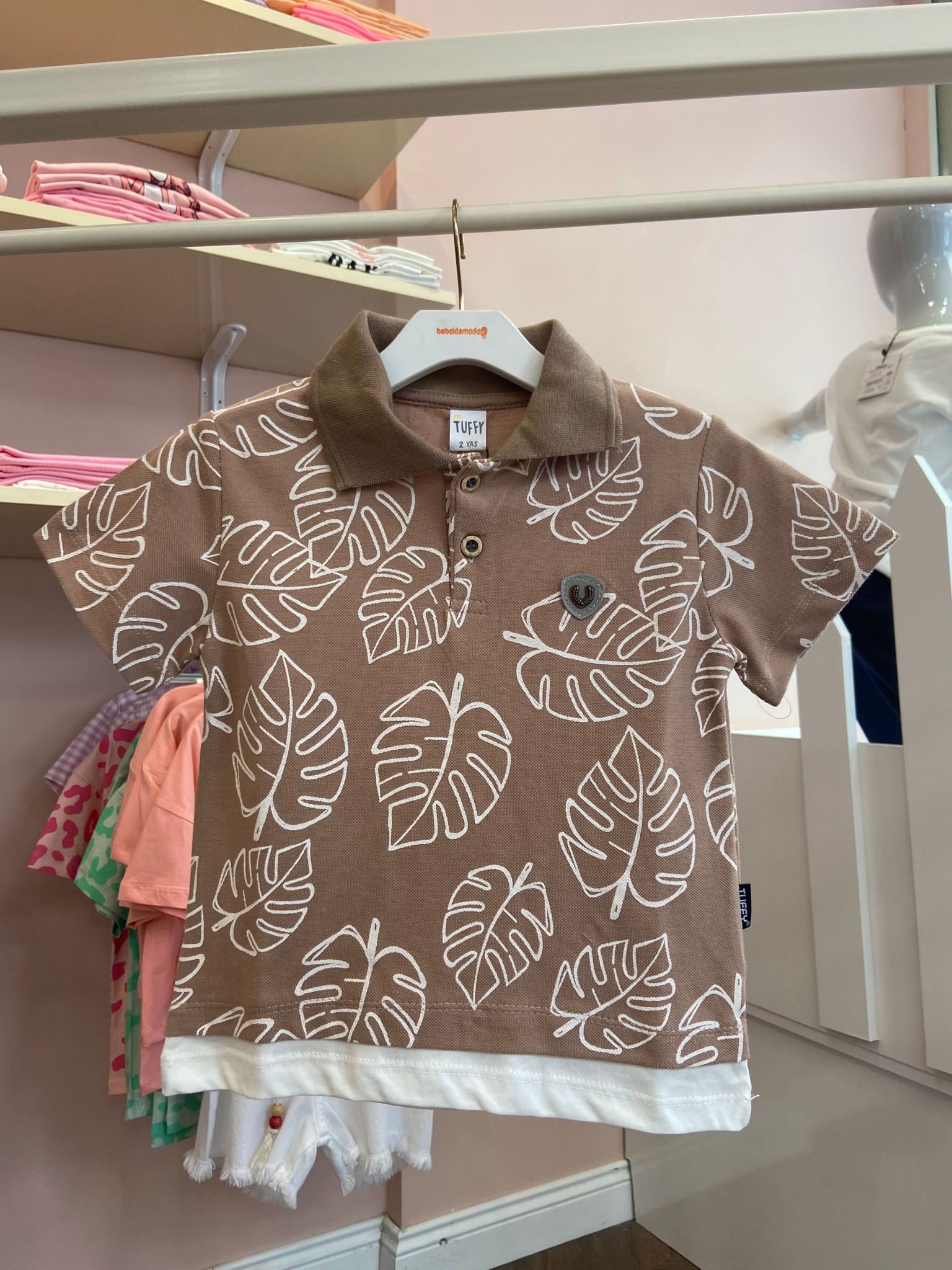 Yaprak Baskılı Polo Yaka Tişört Kapüçino