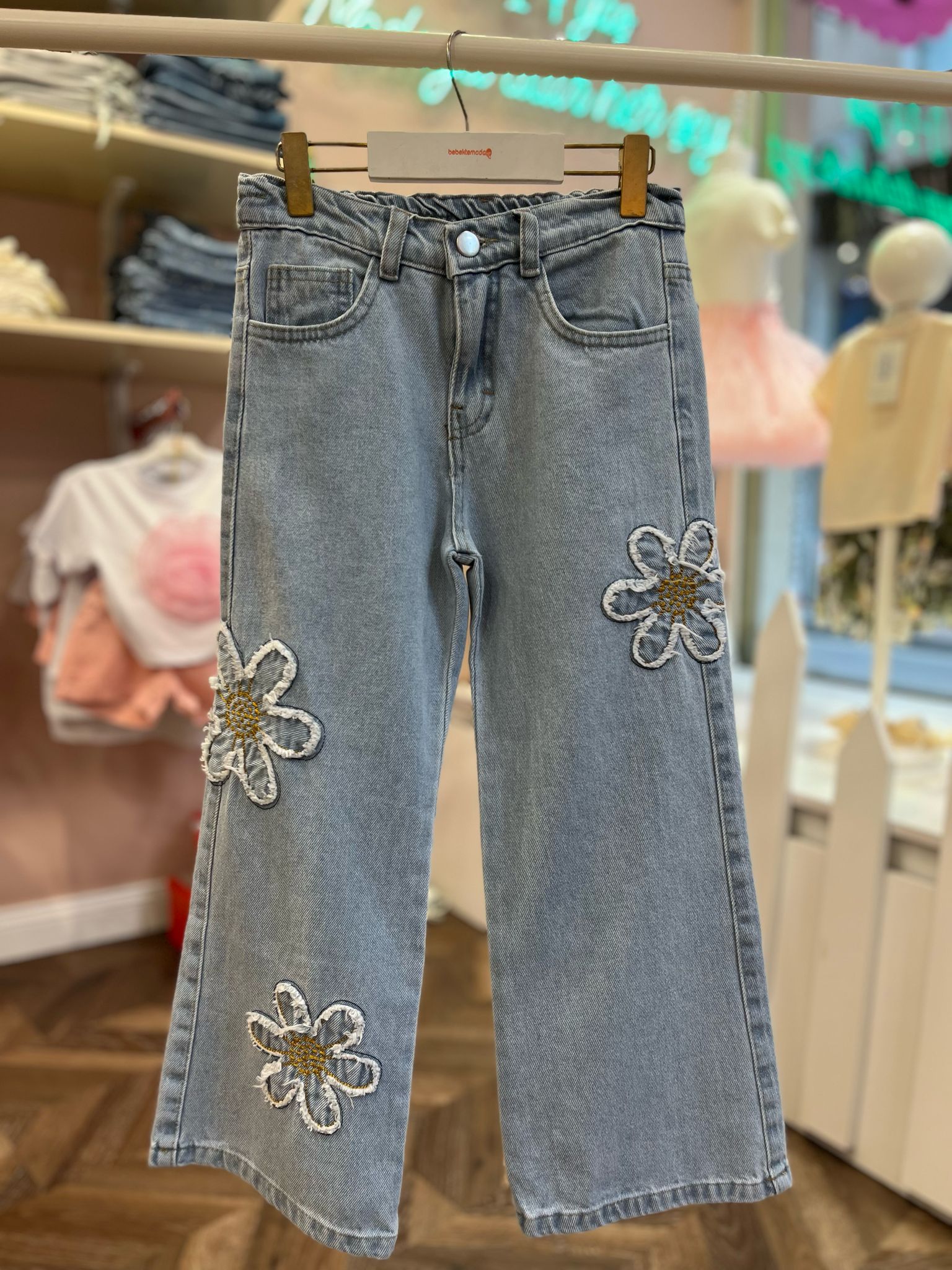 ÇİÇEK İŞLEMELİ KOT PANTOLON Açık Mavi