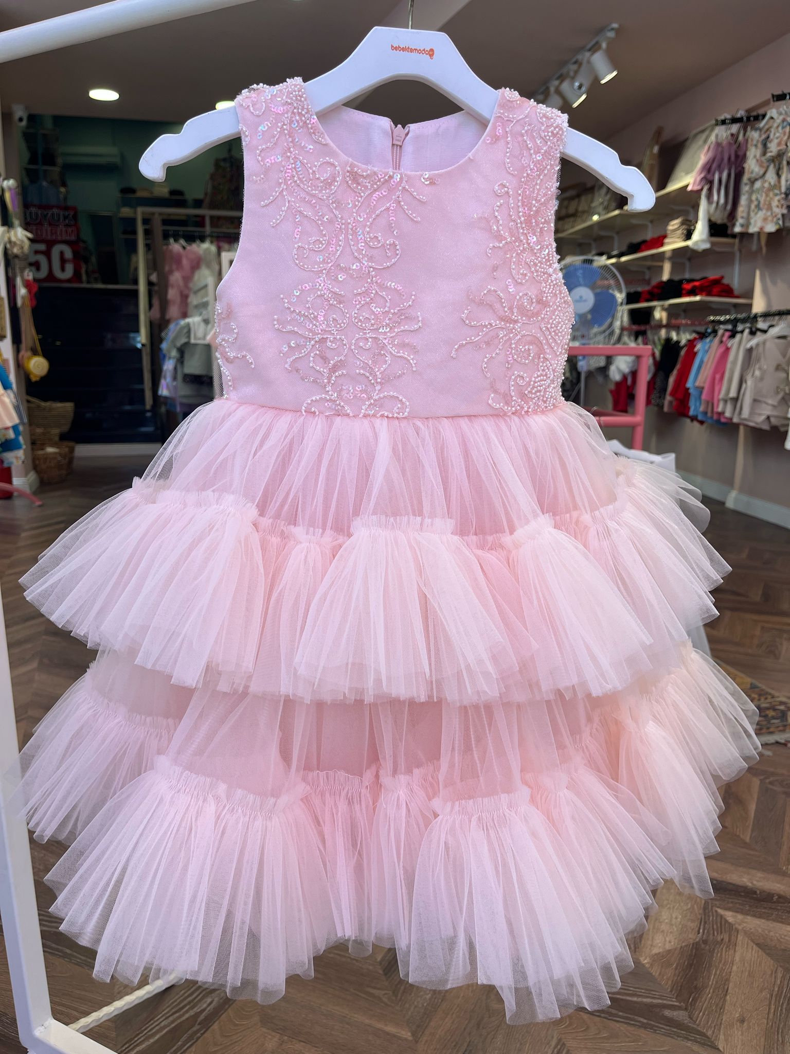 ÜSTÜ TAŞ İŞLEMELİ ALTI TÜLLÜ ABİYE Pudra