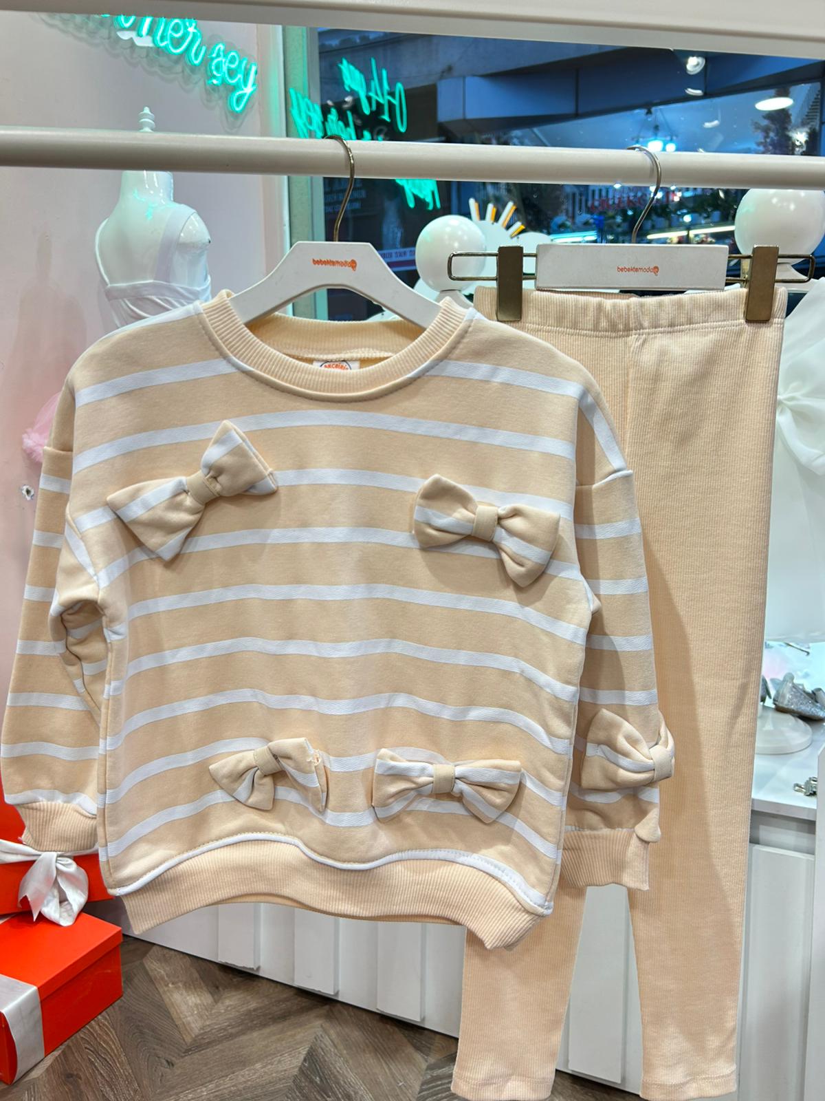 Bej Beyaz FİYONK DETAYLI ÇİZGİLİ TAYTLI TAKIM