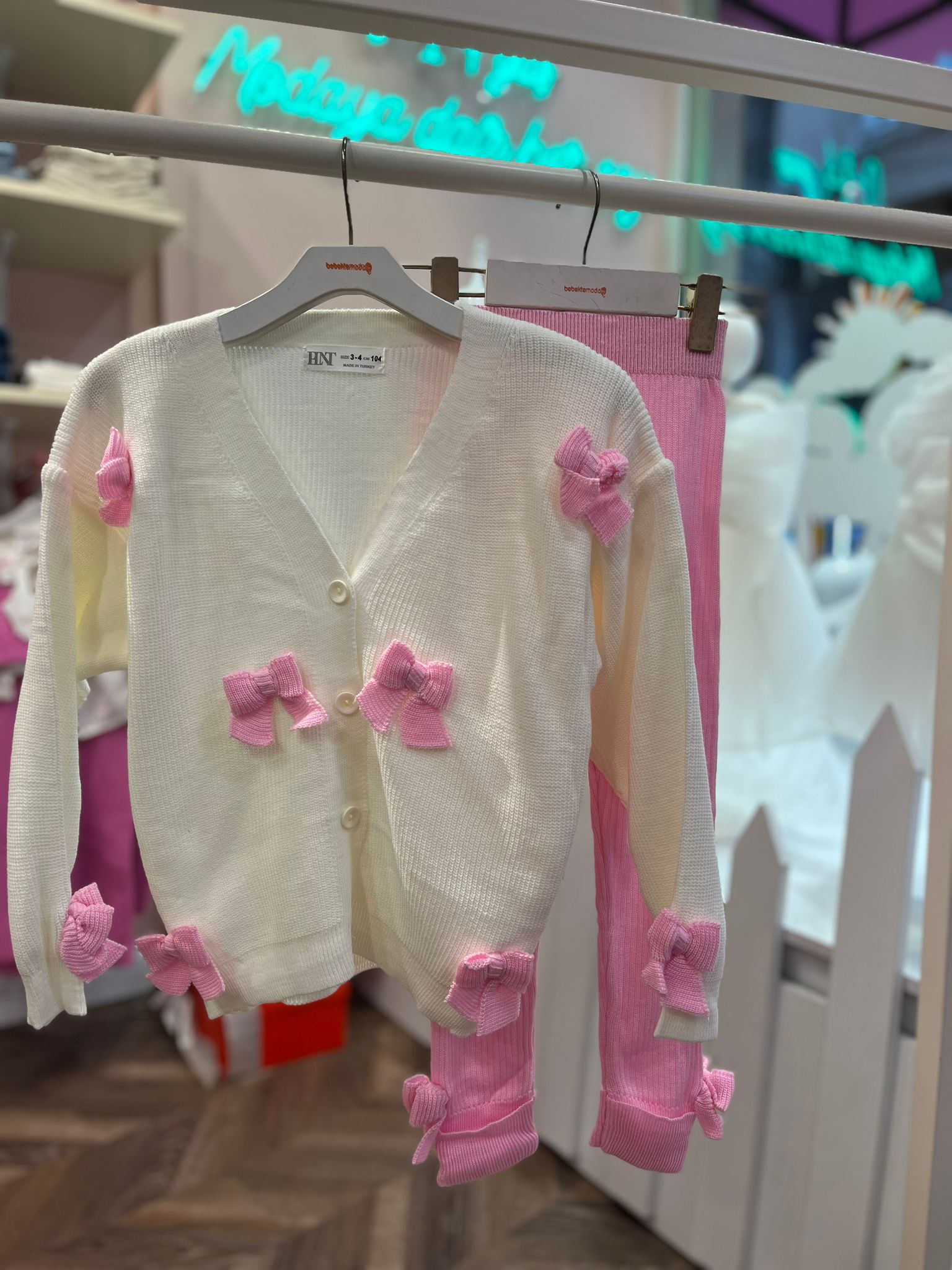 Pembe FİYONK DETAYLI HIRKA-TAYT TAKIM