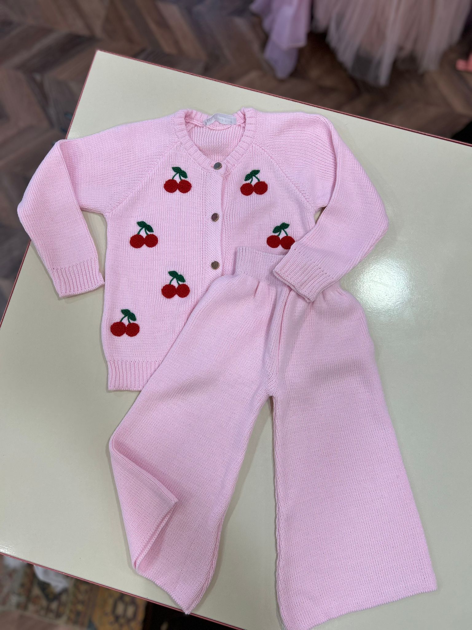 Pembe KİRAZ İŞLEMELİ HIRKA PANTOLON TAKIM