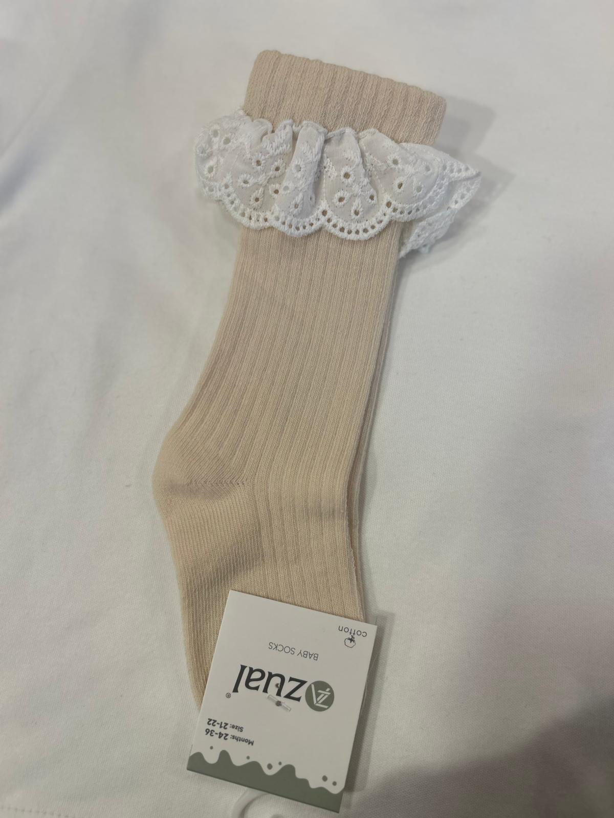 BİLEĞİ GÜPÜR DETAYLI ÇORAP Bej