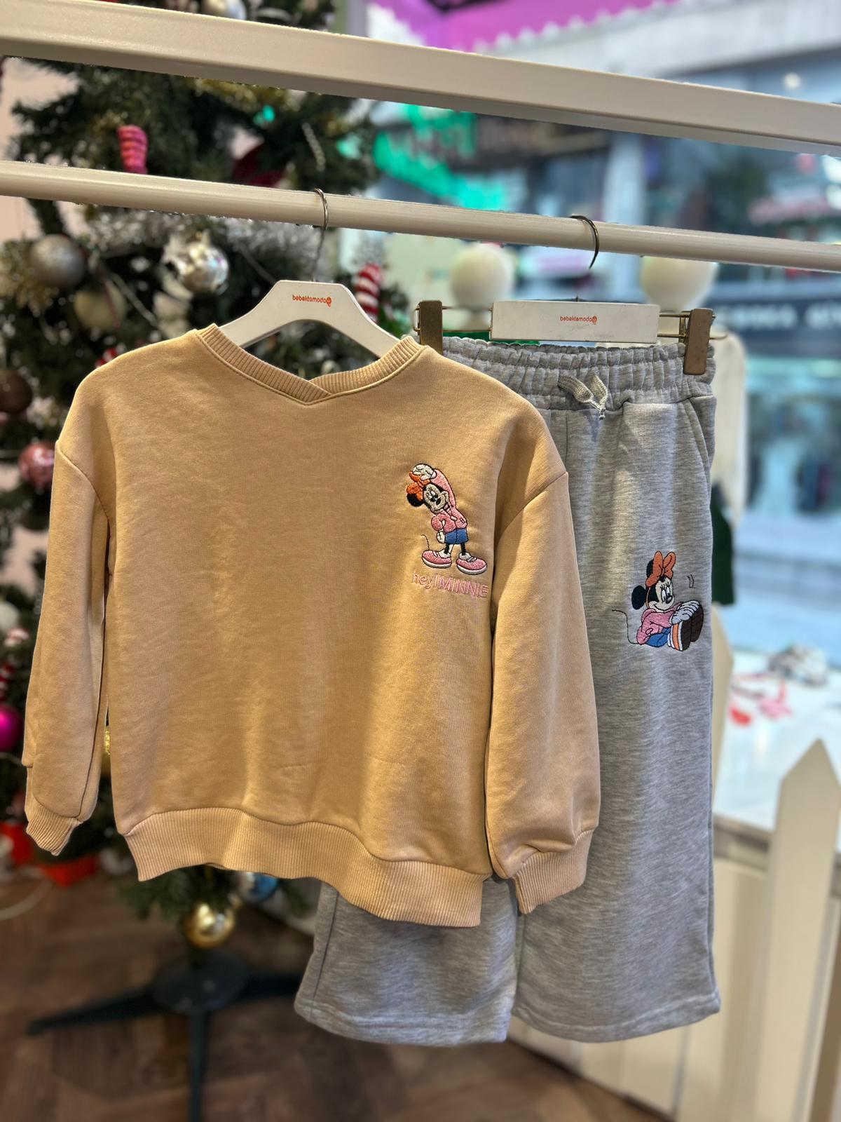 KARAKTER BASKILI V YAKA ALT ÜST TAKIM Gri