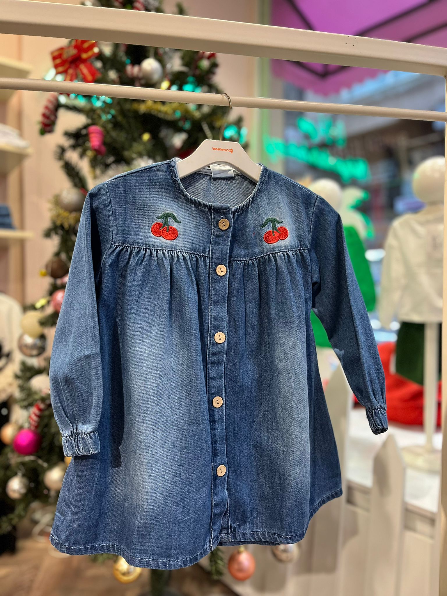 KİRAZ NAKIŞLI ÖNDEN DÜĞMELİ KOLU LASTİKLİ KOT ELBİSE Mavi