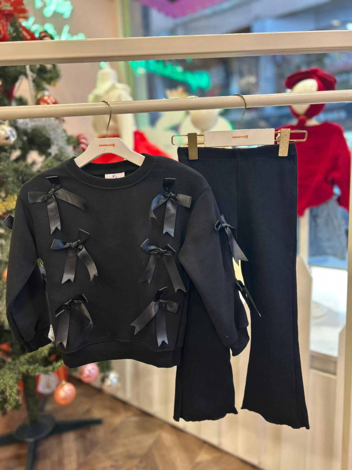 FİYONK DETAYLI İSPANYOL PAÇA TAYTLI TAKIM Siyah