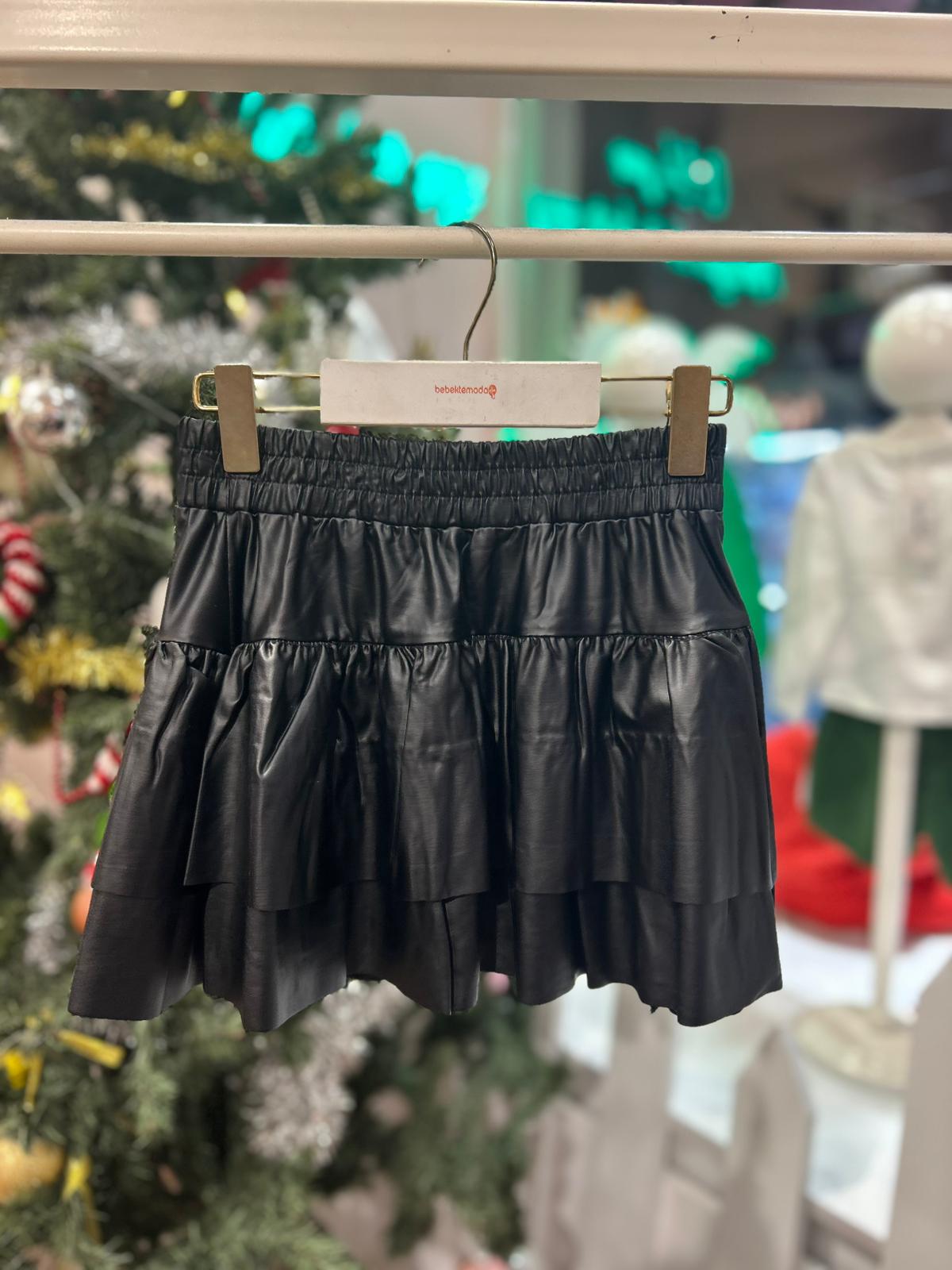 KAT DETAYLI DERİ ETEK Siyah