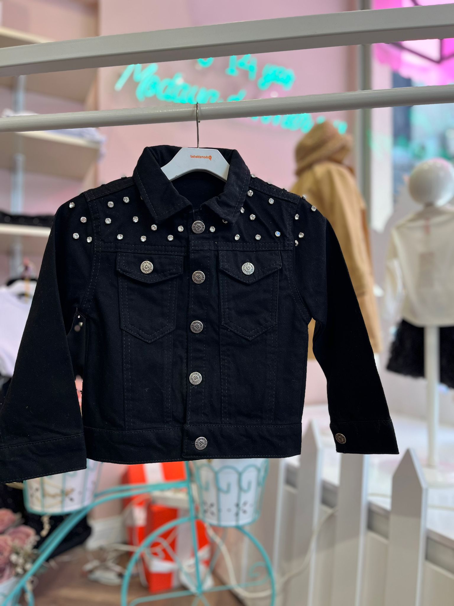 TAŞ DETAYLI CEPLİ KOT CEKET Siyah