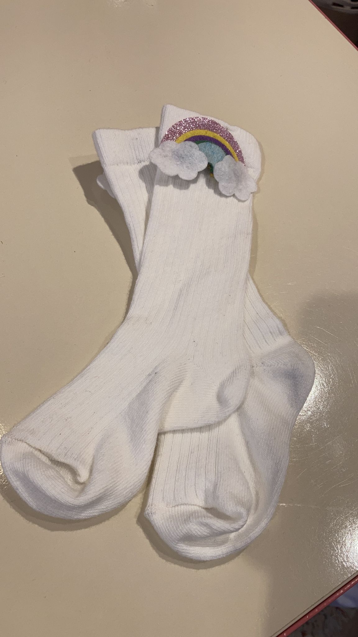 Gökkuşağı Aksesuarlı Fitilli Dizaltı Çorap Beyaz