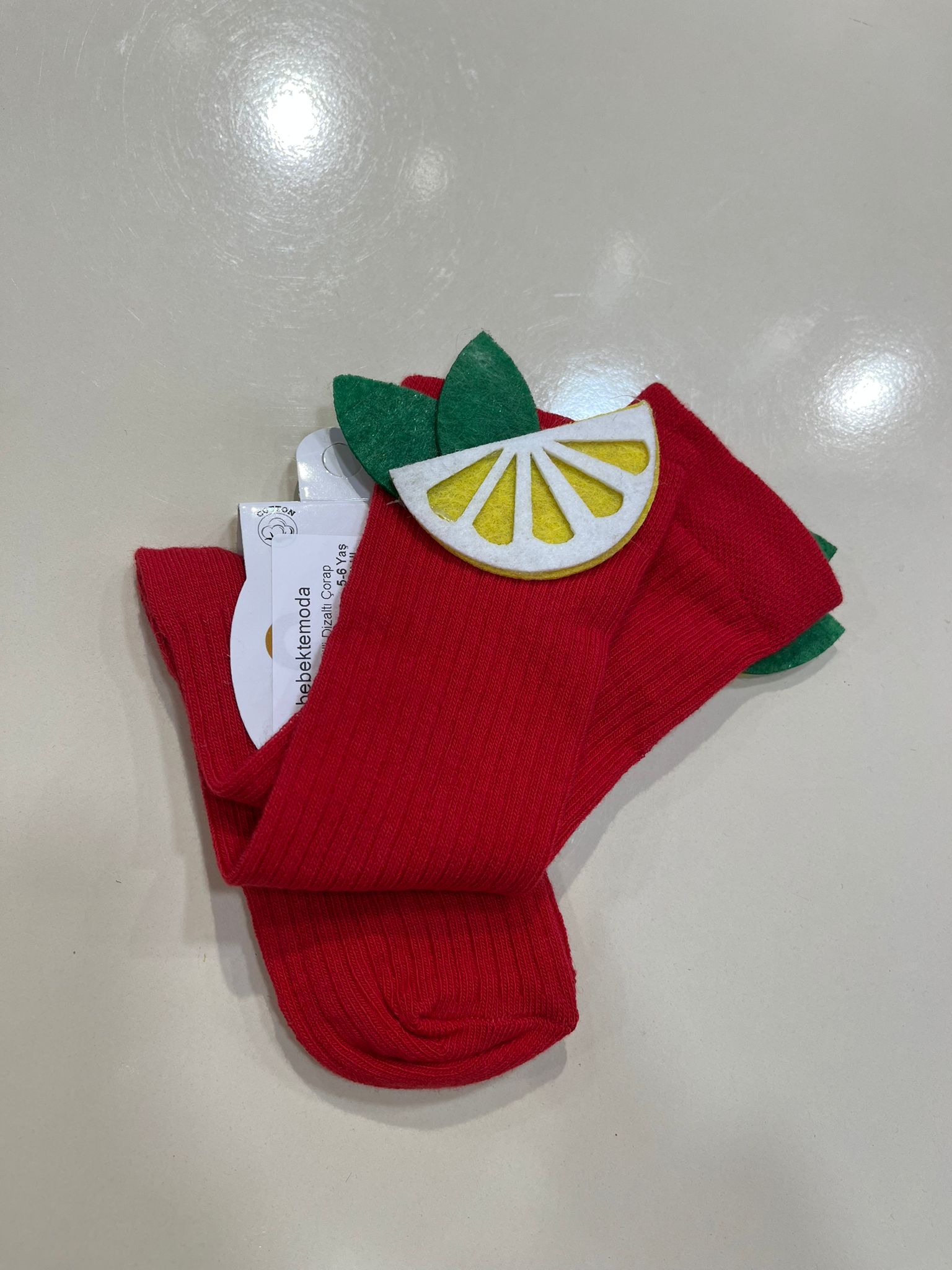 Limon Detaylı Fitilli Dizaltı Çorap Kırmızı