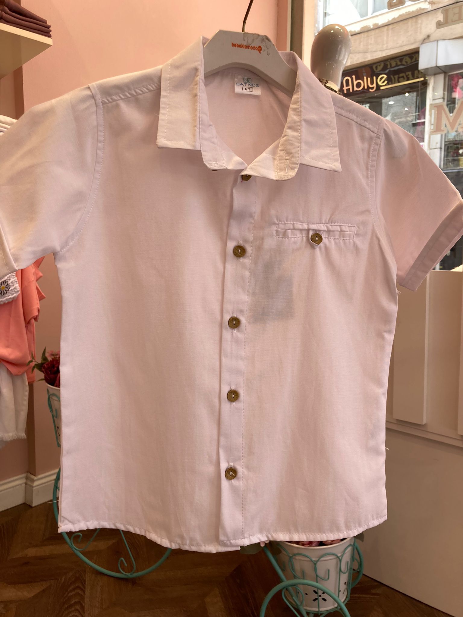 Cep ve Düğme Detaylı Kısa Kol Gömlek Beyaz