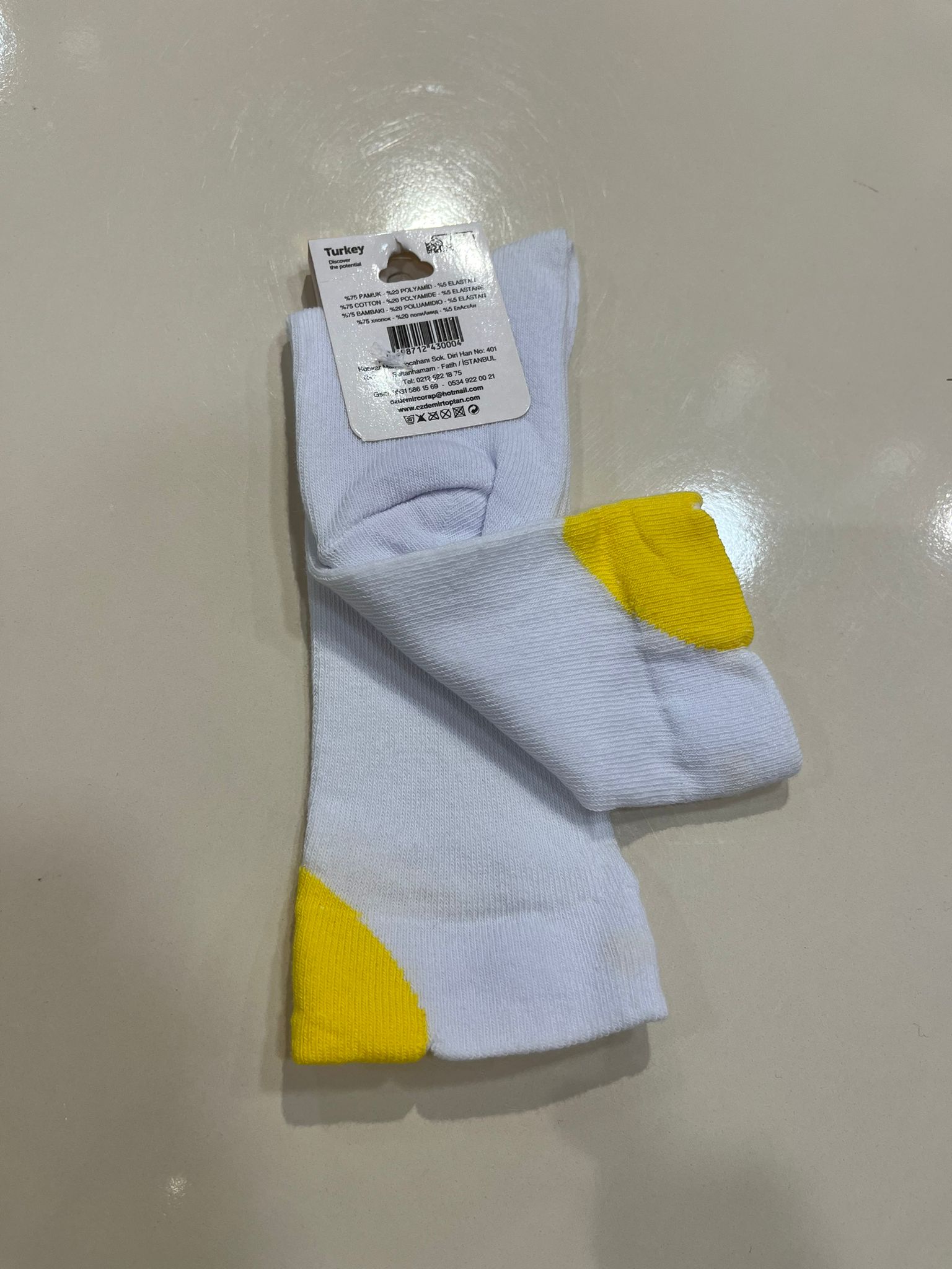 Bileği Kalp Detaylı Dizaltı Çorap Sarı
