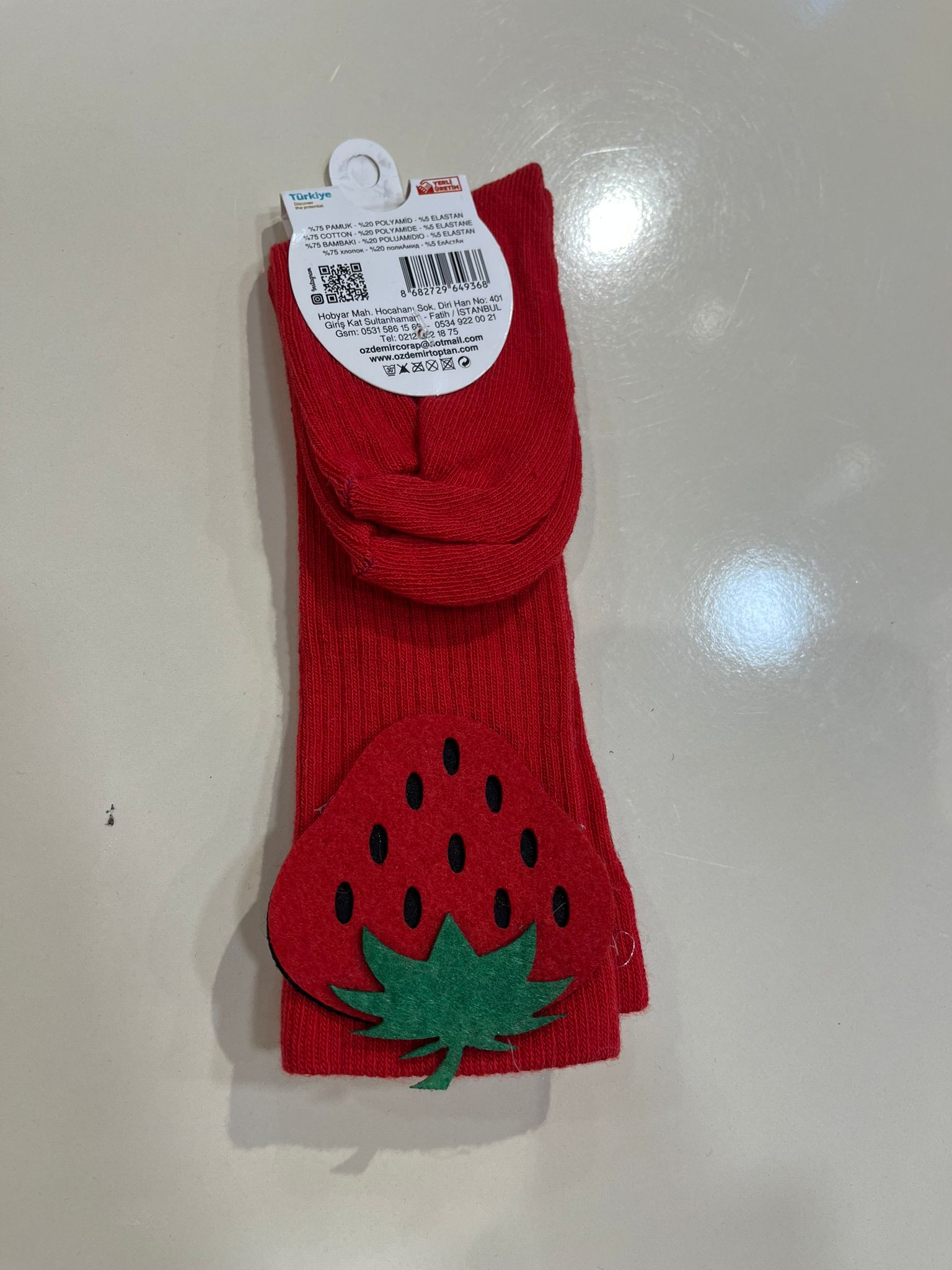 Çilek Detaylı Fitilli Dizaltı Çorap Kırmızı